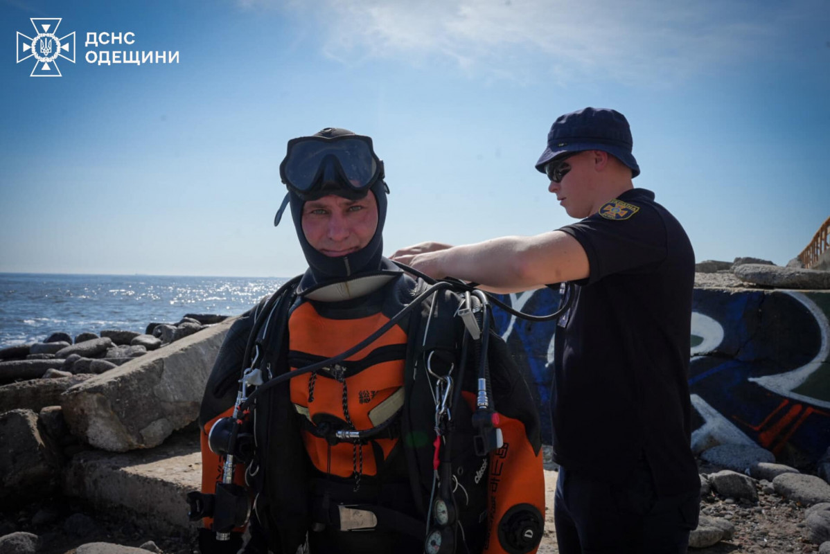 Робила фото на пірсі: 20-річну дівчину з Рівного змило в море в Одесі