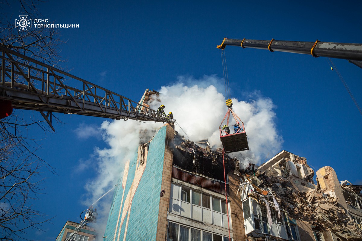 33 загиблих, 6 зниклих безвісти: у Тернополі завершили пошуково-рятувальні роботи на місці російського удару