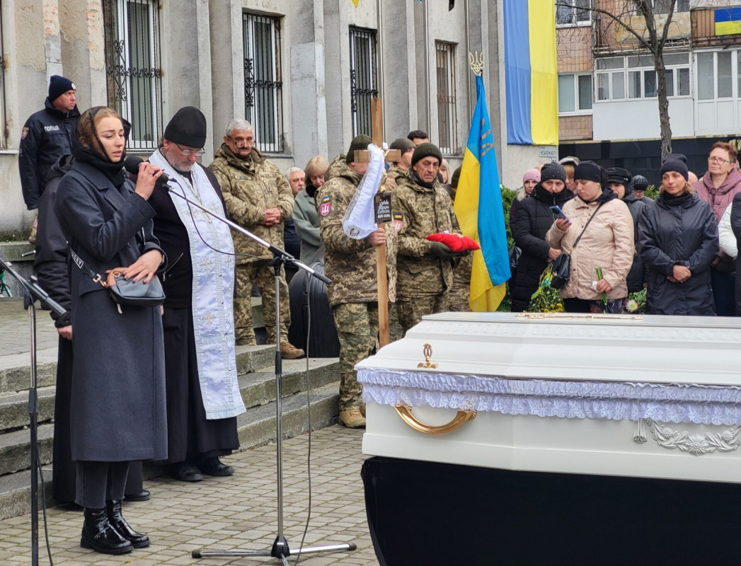 Поховали в переддень дня народження: на Волині попрощалися із Героїнею Мариною Ізотовою