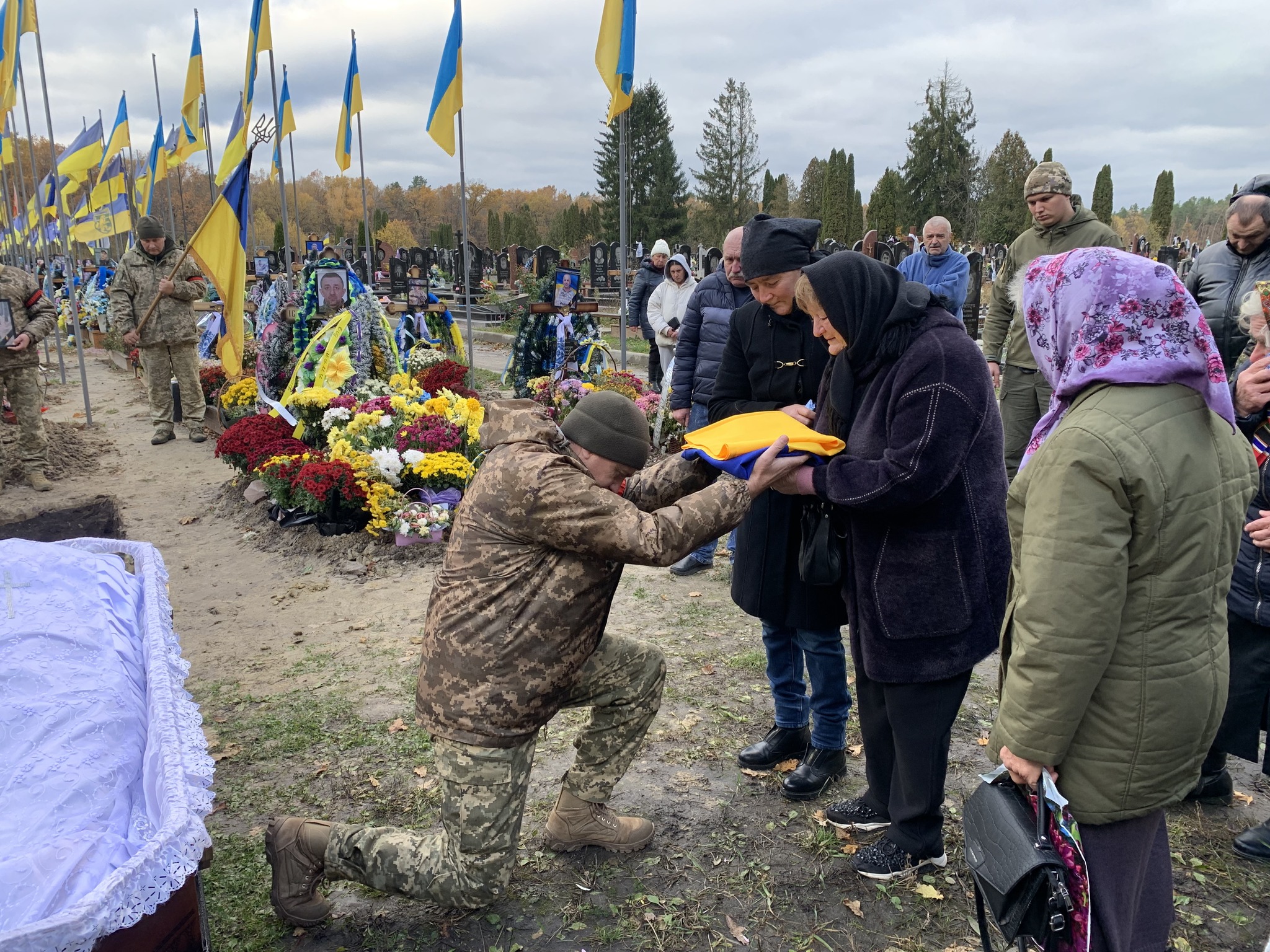 Син втратив батька: на Волині попрощалися з Героєм Петром Масюком