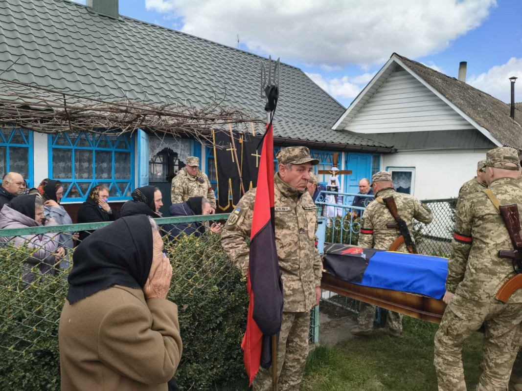 Рівно через рік після загибелі на Волині провели в останню дорогу Героя Юрія Камця