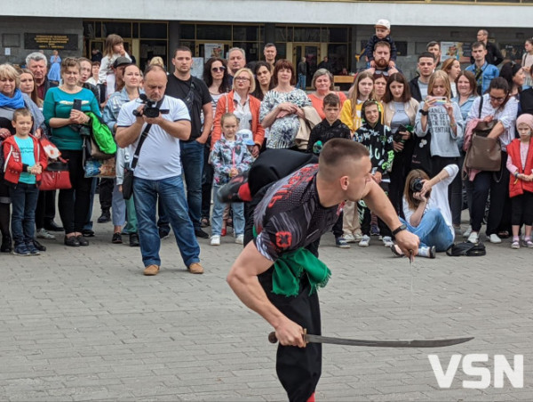 У центрі Луцька провели яскраве свято для дітей