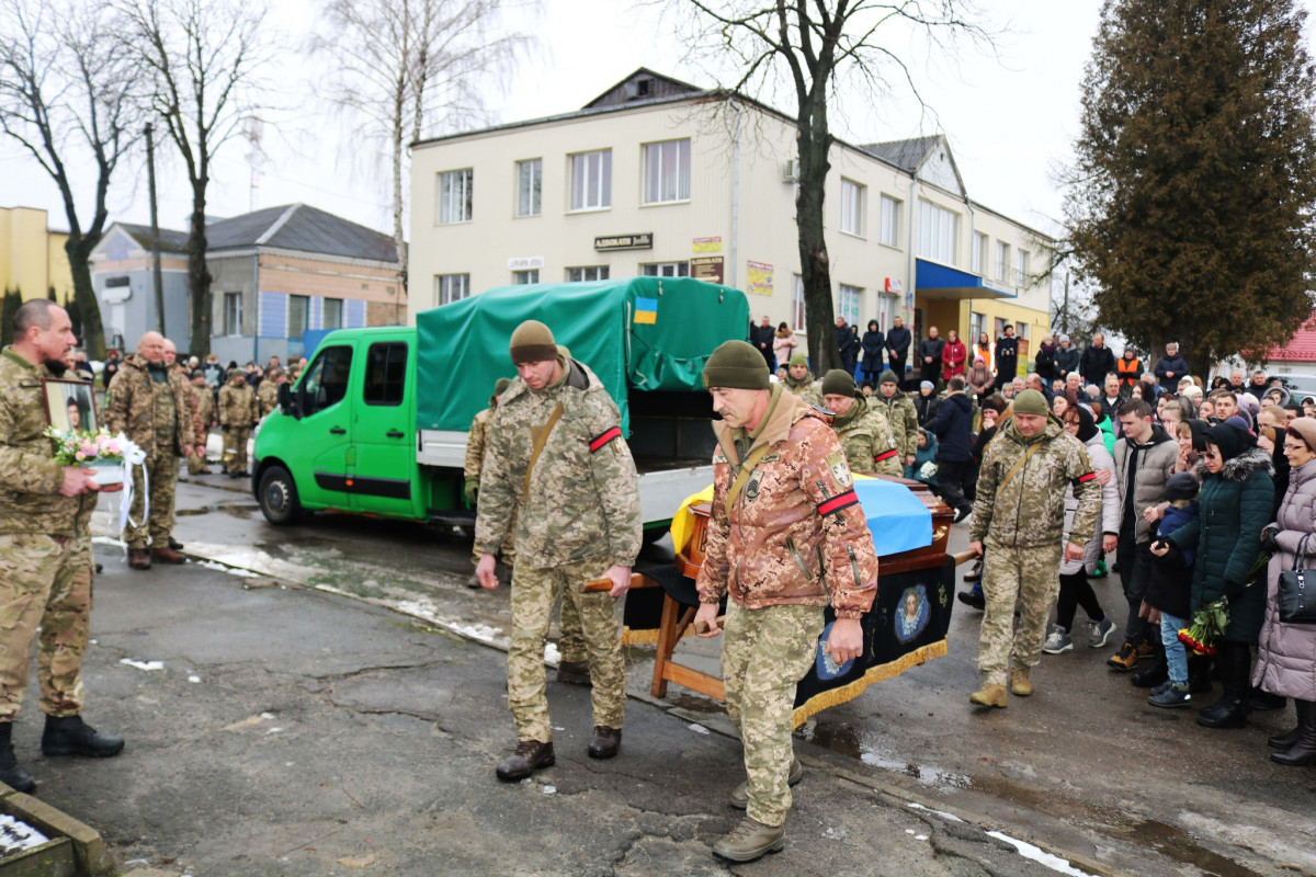 Пів року вважали зниклим безвісти: на Волині всім селом прощалися з 31-річним Героєм Іваном Майструком. Фото