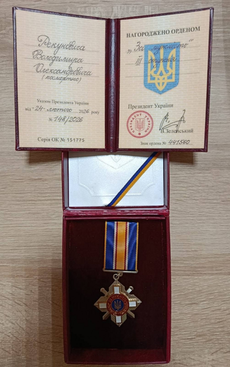 Президент посмертно нагородив волинського офіцера: орден передали його дружині