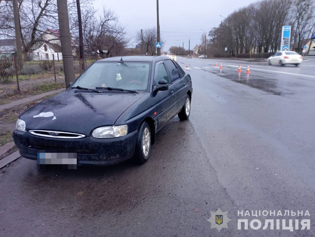 У Луцьку п'яний водій на авто збив жінку і дитину, вони у лікарні. Фото