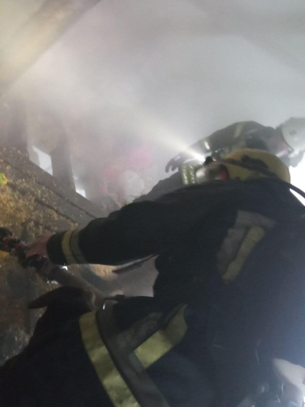 На Волині з палаючого будинку врятували трьох дітей і їх маму