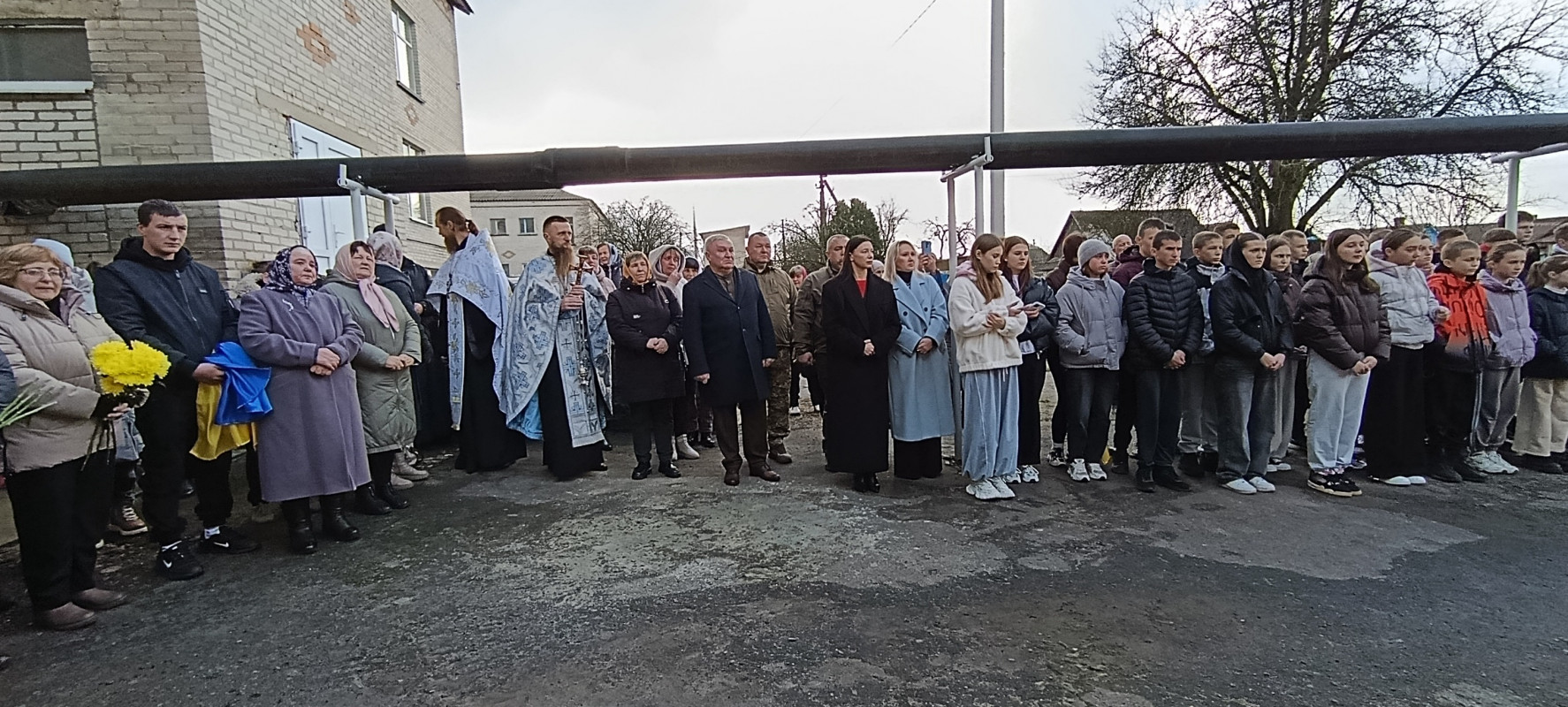 На фасаді сільського ліцею на Волині відкрили аж сім меморіальних дощок загиблим Героям