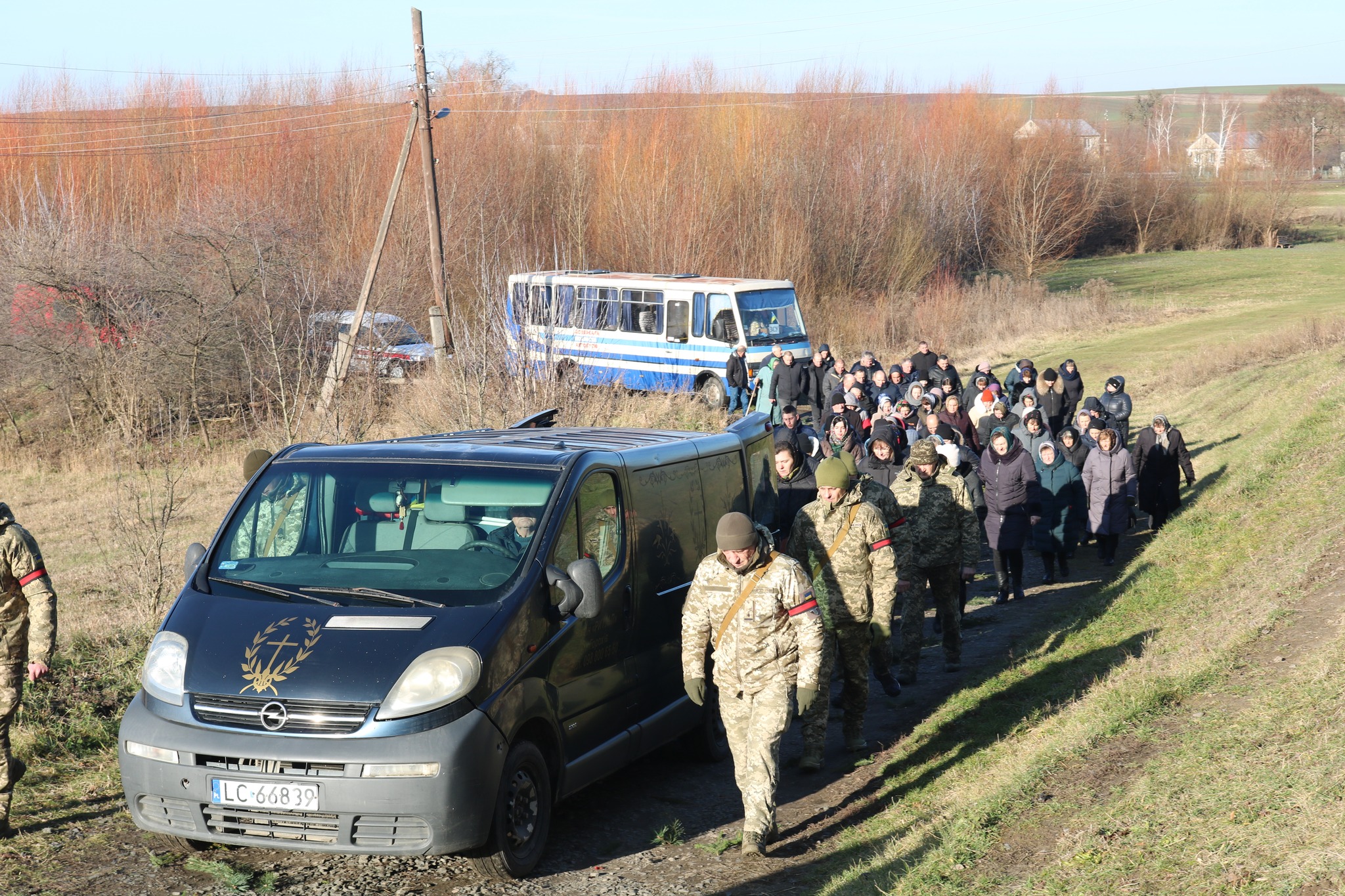 Прощання в останній день 2024 року: на Волині поховали загиблого Героя Володимира Вельгуса