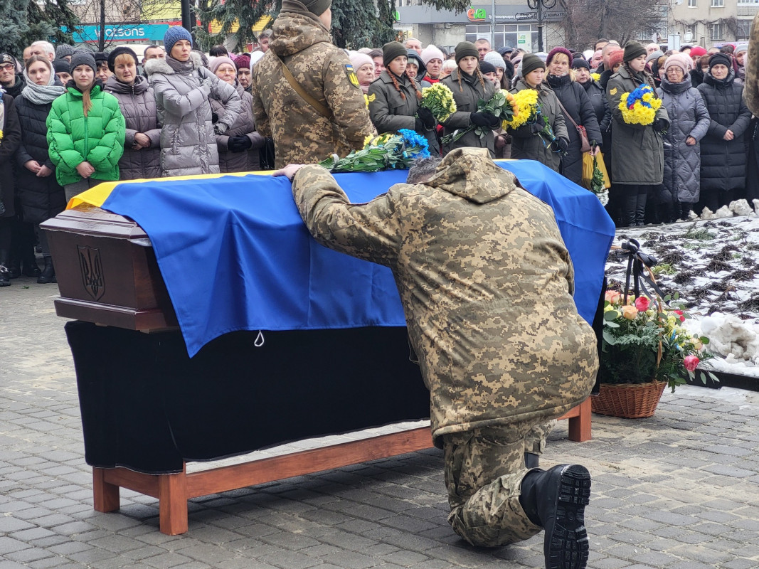 «Рідні та побратими 7 місяців вірили, що він у полоні»: на Волині поховали Героя Сергія Оніщука. Фото