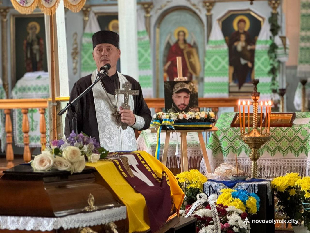 Понад 2,5 року вважався зниклим безвісти - на Волині попрощалися з Героєм Олександром Обабком