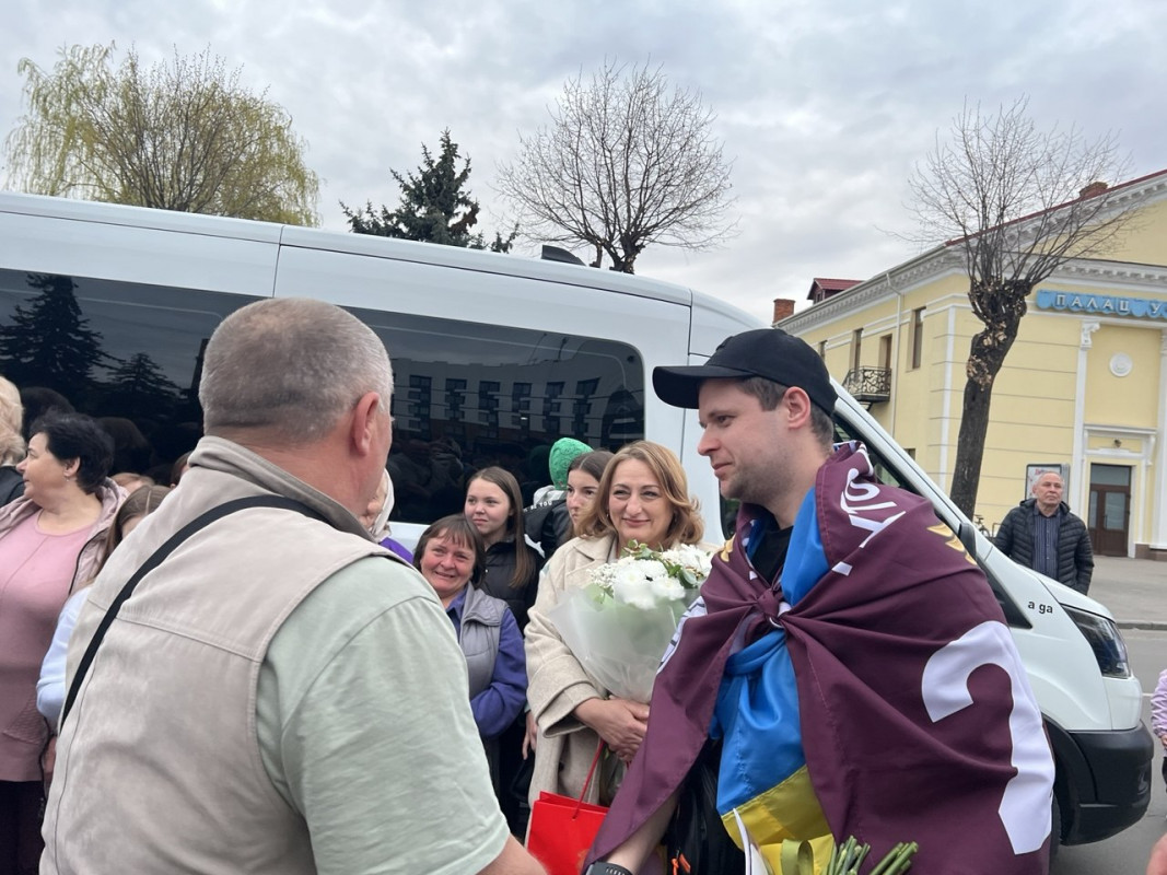 Після півтора року полону додому повернувся Герой з Волині Максим Муха