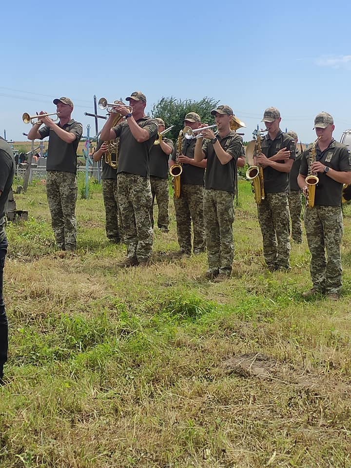 Два роки рідні надіялися, що в полоні: на Волині попрощалися із Героєм Михайлом Назарчуком