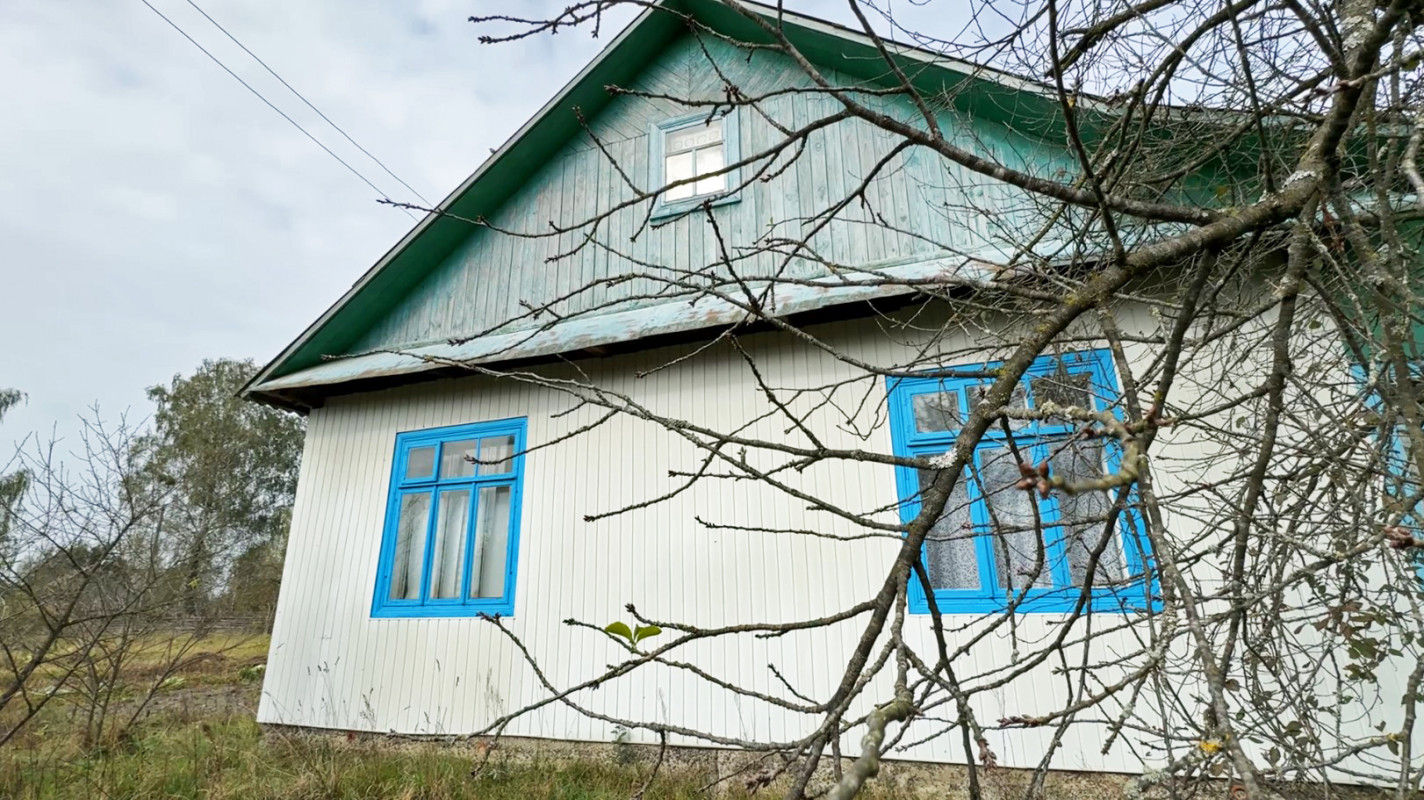 Будинок із дров та глини: волинянин уже 36 років живе в хаті, яку звів власноруч