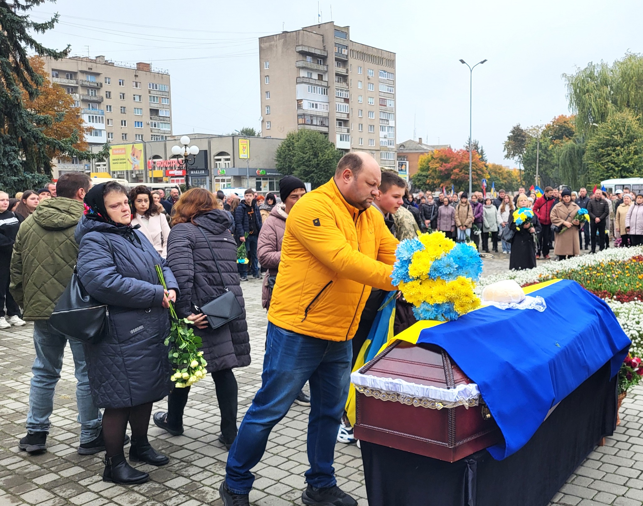 Понад сімнадцять місяців рідні жили в невідомості: на Волині попрощались з Героєм Михайлом Гарбузом
