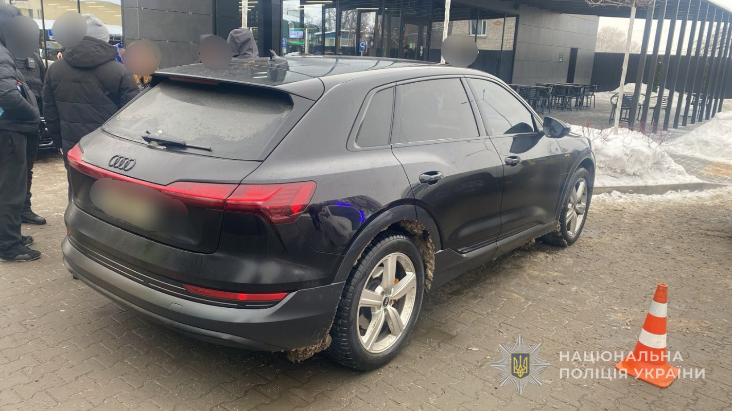 У Луцьку компанія молодиків вкрала майже мільйон гривень і витратила його на гаджети та брендовий одяг