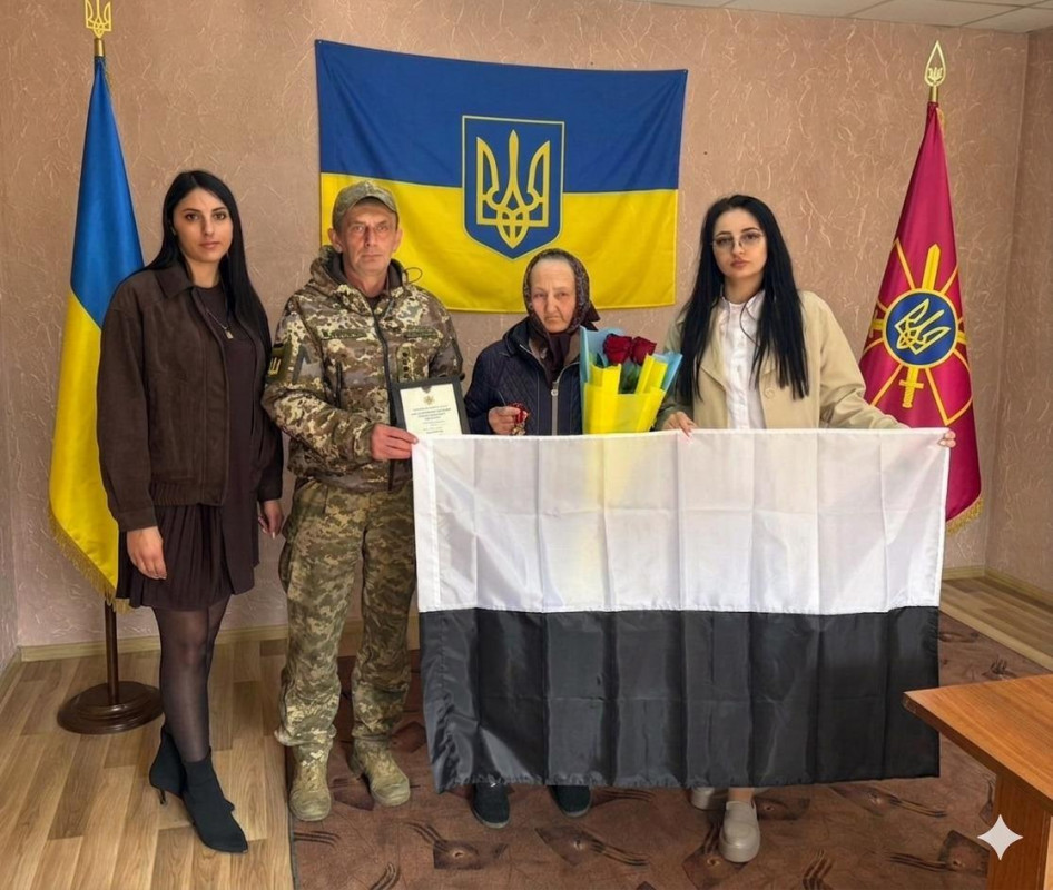 Мамі зниклого безвісти воїна з Волині передали «Золотий хрест» сина