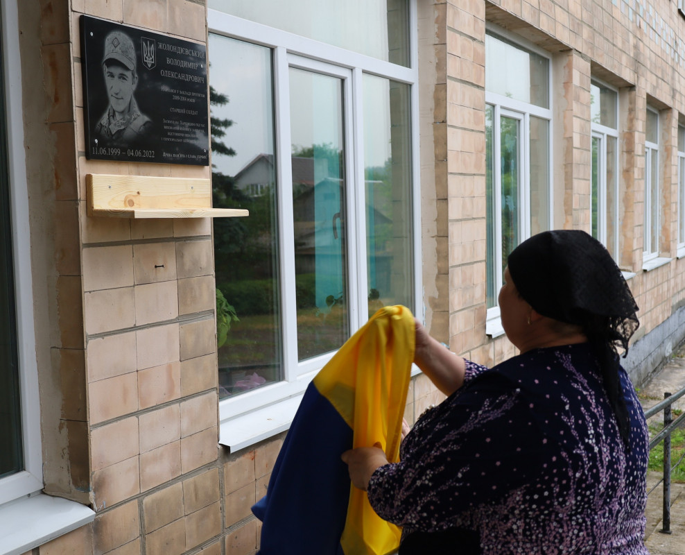 Поліг на Харківщині, де свого часу збирав врожай: на Волині відкрили меморіальну дошку на честь загиблого воїна