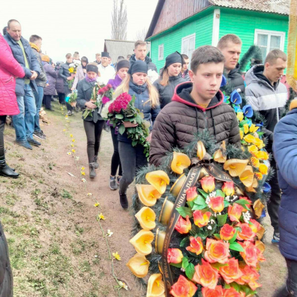 Не знайти слів для втіхи: На Волині провели в останню дорогу Героя України