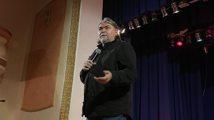 Режисер Олесь Санін у Луцьку розповів, як створювати кіно та показав кадри зі зйомок фільму «Довбуш»