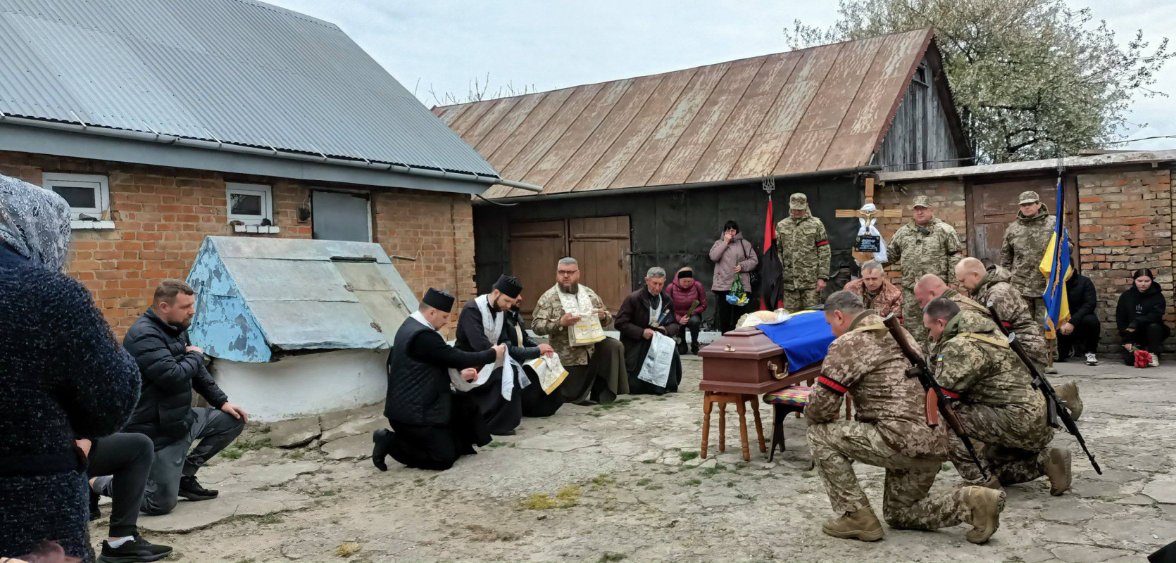У липні став до лав захисників, а в листопаді - загинув: біля Луцька поховали Героя Миколу Андрійчука, який вважався зниклим безвісти