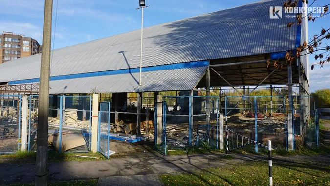 У Луцьку почали зносити ковзанку «Снігова королева»: що буде на її місці