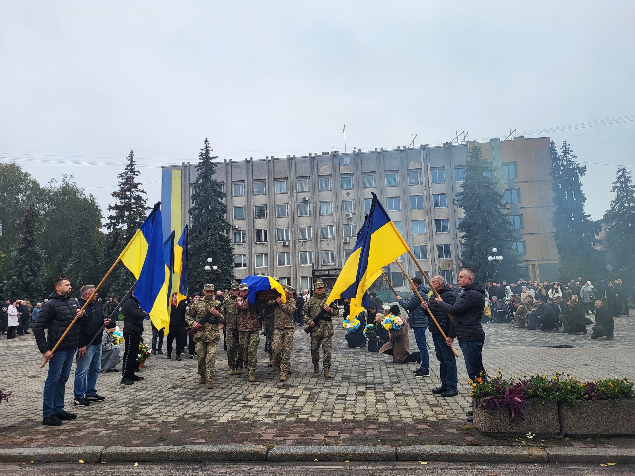 Понад сімнадцять місяців рідні жили в невідомості: на Волині попрощались з Героєм Михайлом Гарбузом