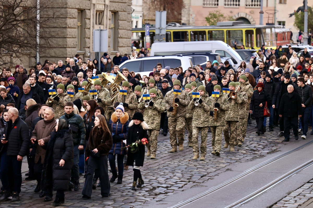 Військовий оркестр Волині провів в останню путь народного артиста Степана Гігу