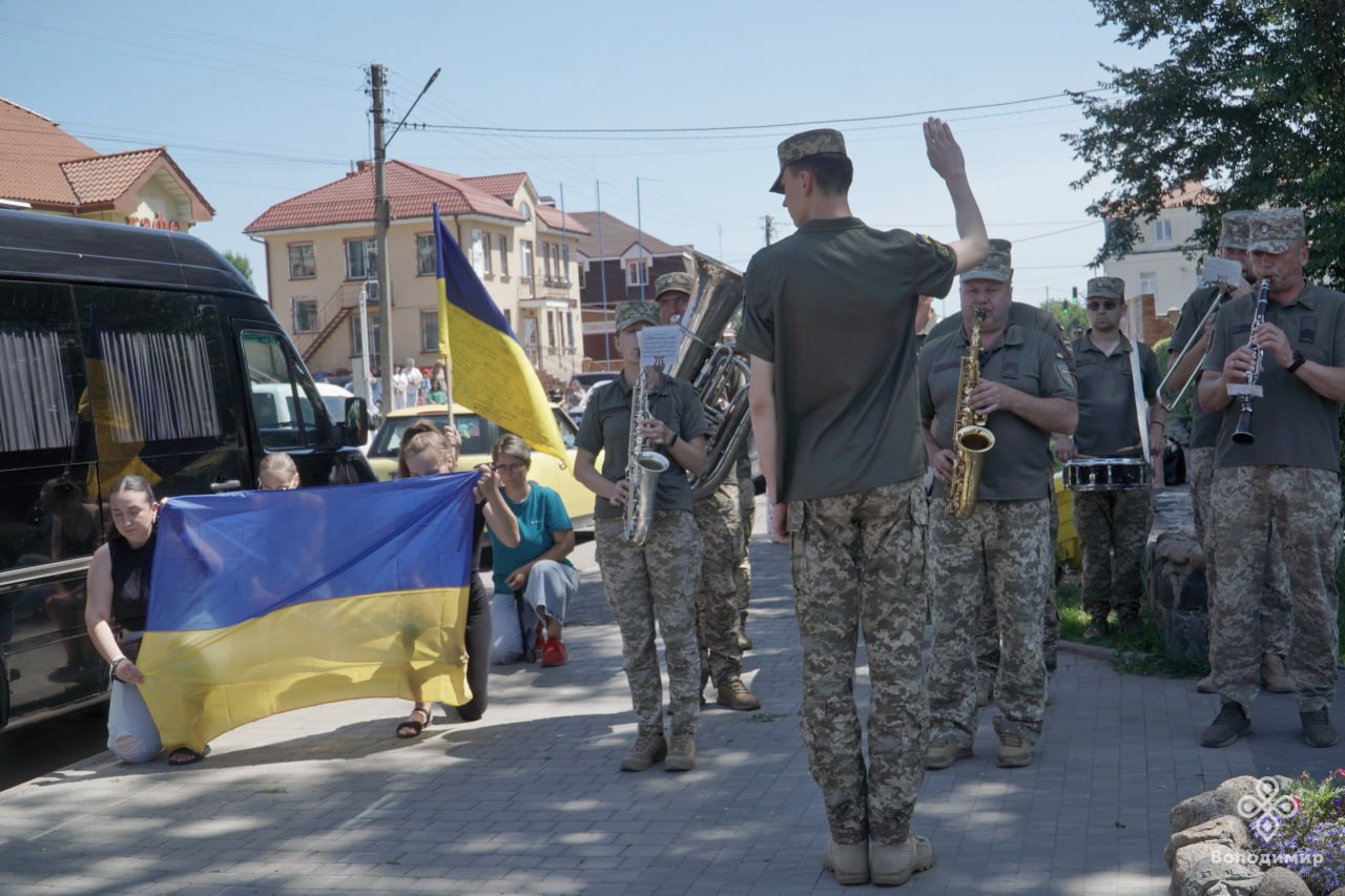 Волиняни попрощалися з Героєм Юрієм Глусем, який помер від поранень, отриманих на фронті