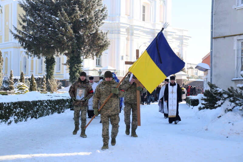 Поховання в день народження: у Луцьку попрощалися з воїном Іваном Прокопцем
