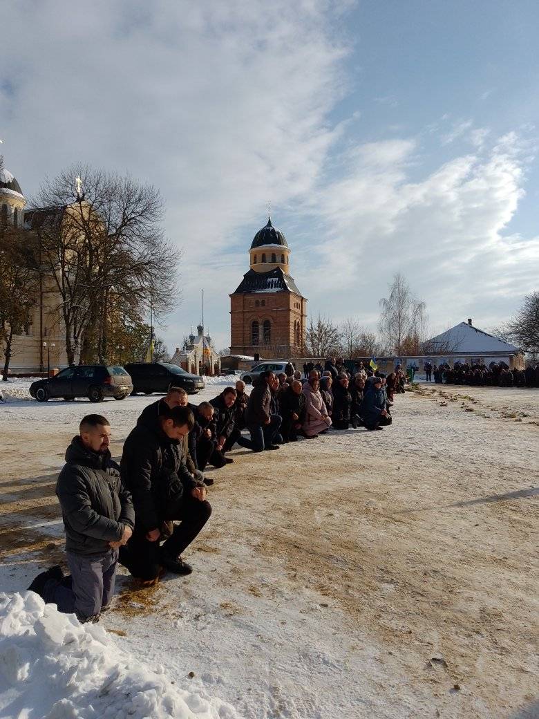 Загинув під час артилерійського обстрілу: у Луцькому районі попрощалися з Героєм Олександром Твердохлібом. Фото
