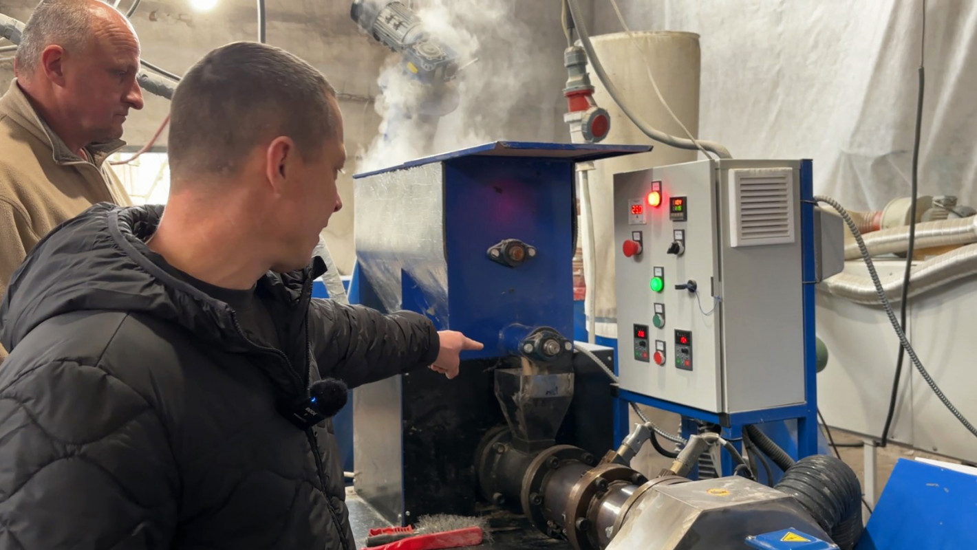 Ветеран із Волині отримав грант і відкрив виробництво кормів для тварин