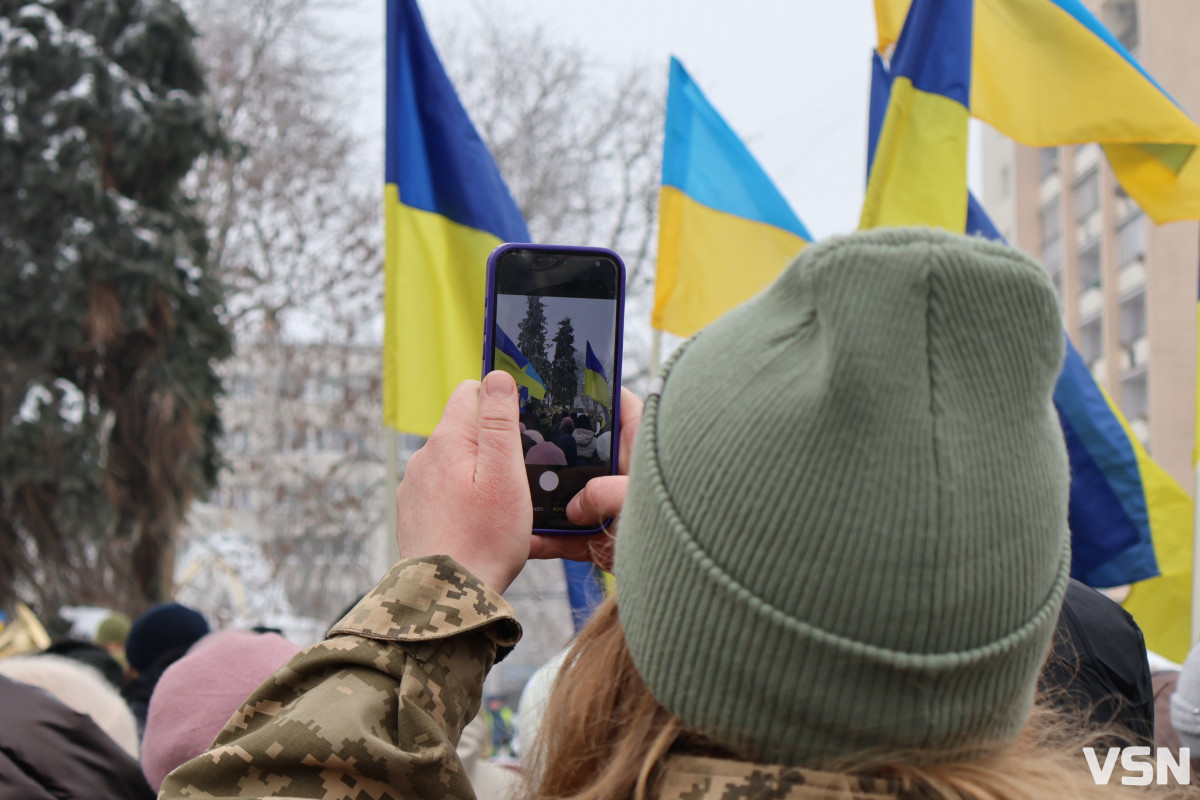 Лучани об’єдналися в «Ланцюг Єднання» до Дня Соборності України. Фоторепортаж
