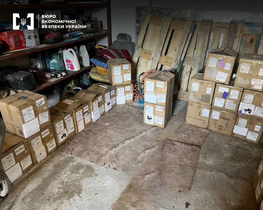 У будинку митника на Волині виявили контрабандний товар на 3,2 млн грн