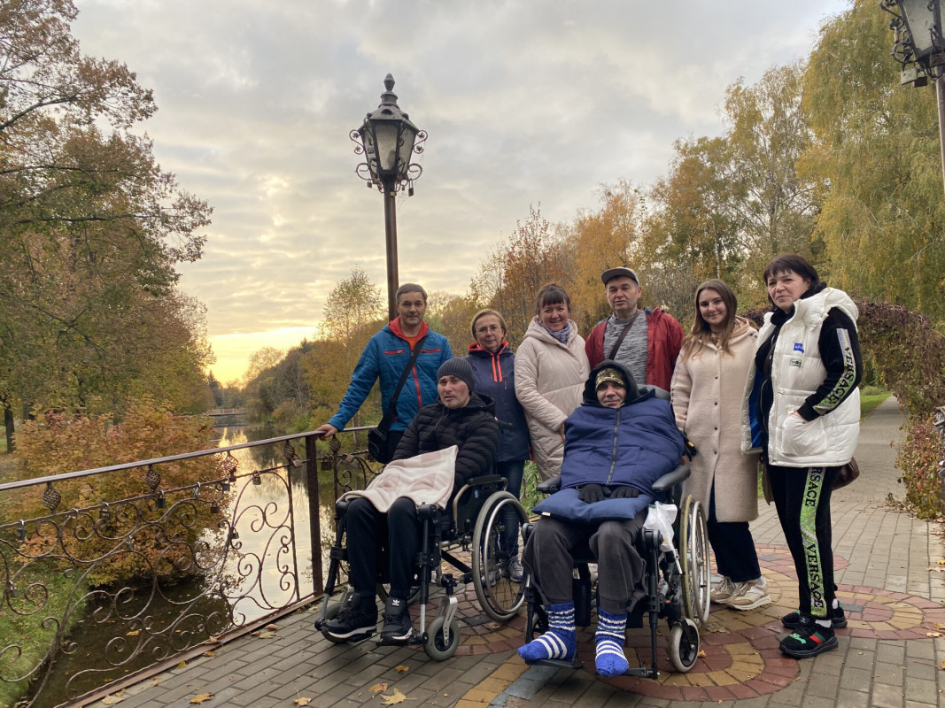 «Хлопчик після ДТП не міг тримати голову, а зараз бігає»: історія реабілітаційного комплексу біля Луцька, де повертають людям здоров'я