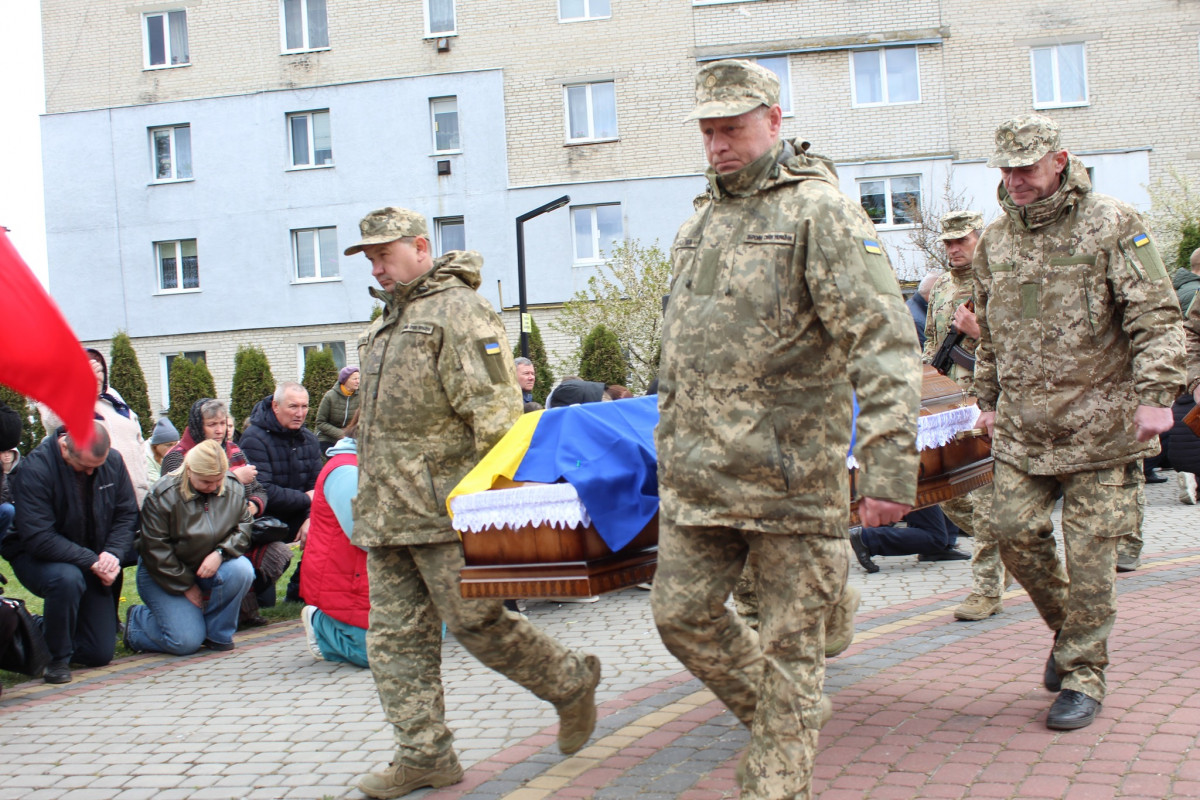 Майже два з половиною роки невідомості: на Волині в останню путь провели Героя Андрія Климюка