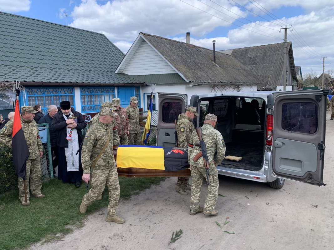 Рівно через рік після загибелі на Волині провели в останню дорогу Героя Юрія Камця