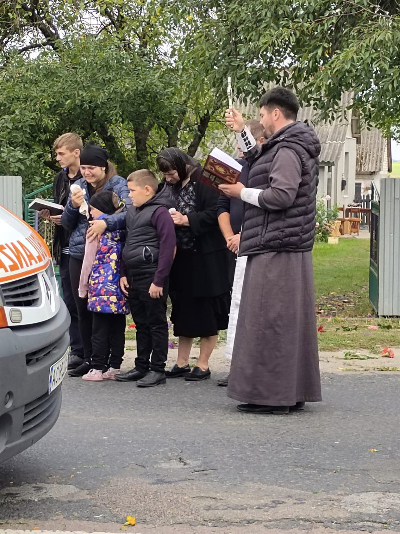 Син та донька залишились без батька: на Волині попрощалися із бойовим медиком Петром Лавренюком