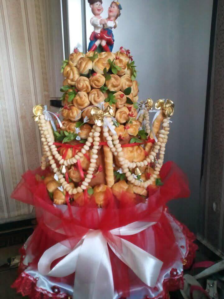 Майстриня з Волині пече короваї, які замовляють по всій Україні та за кордоном