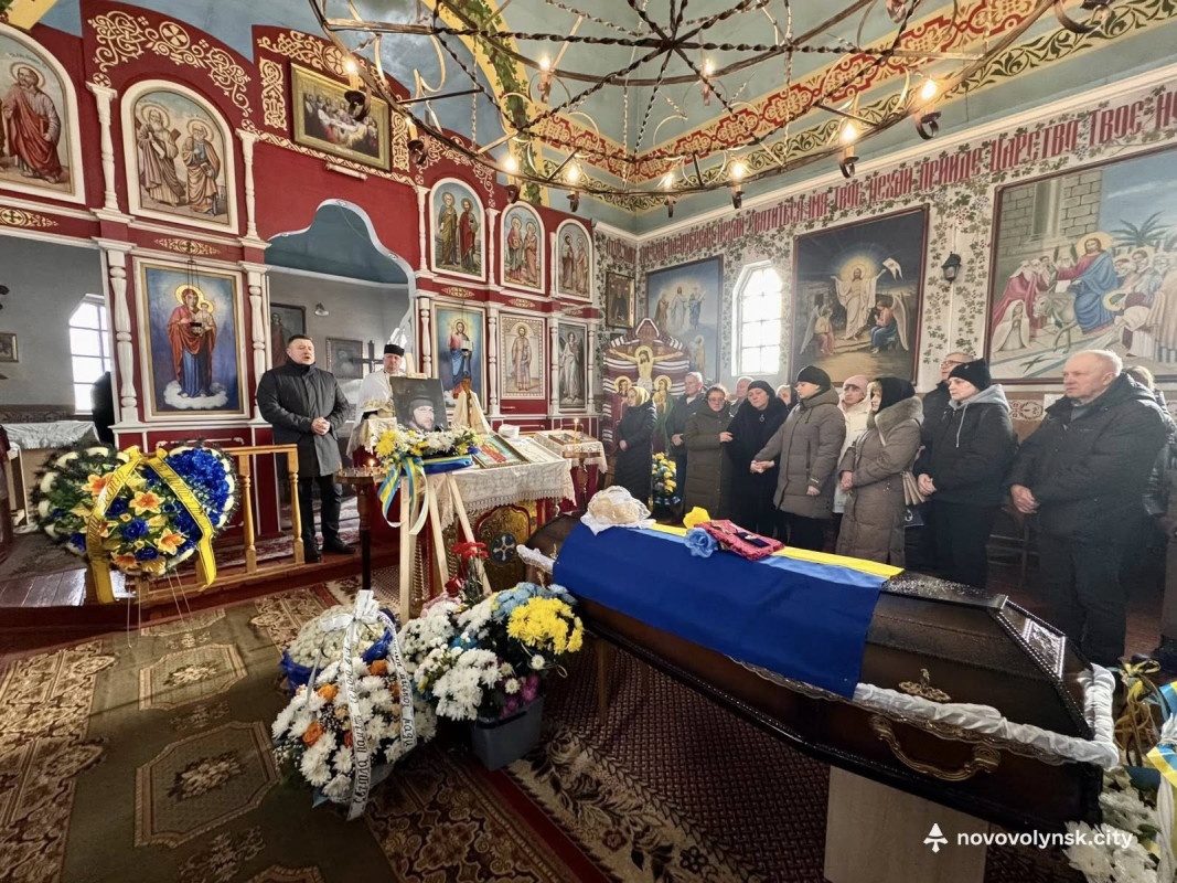 Герою назавжди - 44 роки: на Волині попрощалися з полеглим на Донеччині воїном