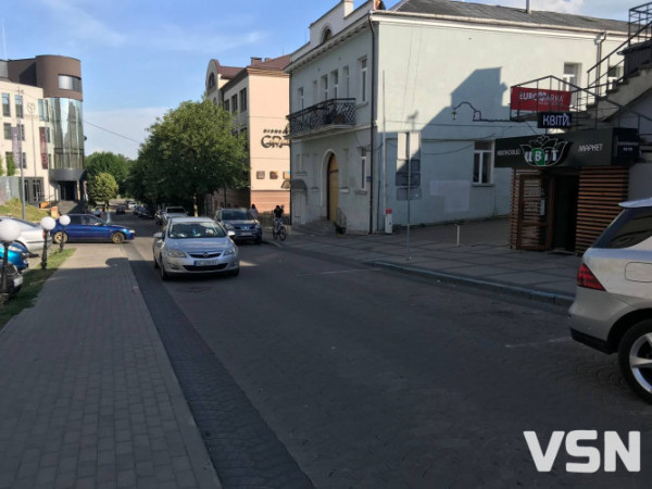 Як і де у Луцьку працюють платні парковки?