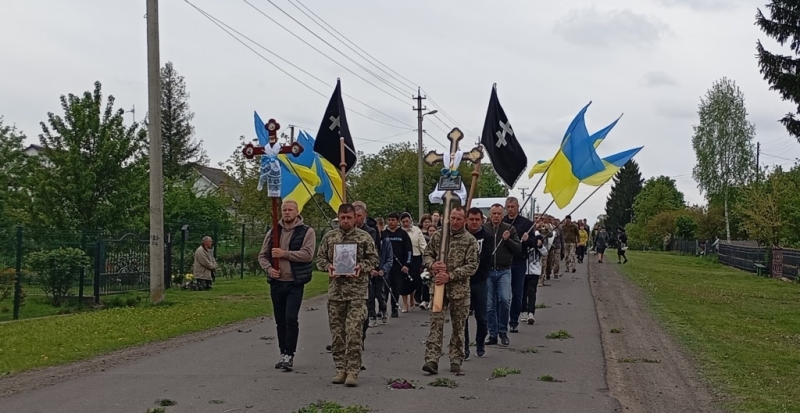 «Мужньо захищав від ворога свою країну»: на Волині в останню дорогу провели військовослужбовця Миколу Марчука