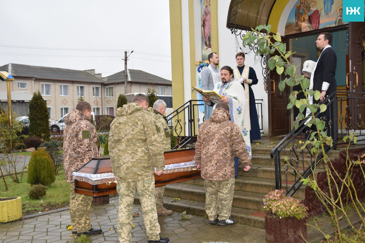 Додому через 2,5 роки після загибелі: на Волині усе село зійшлося провести зниклого раніше безвісти Героя