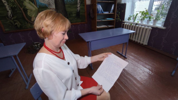 Живе у селі неподалік кордону з Білоруссю: історія вчительки з Волині, яка втретє стала переможницею радіодиктанту