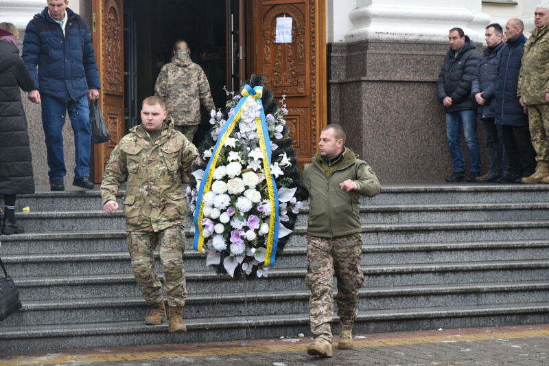 Загинув під час виконання бойового завдання: у Луцьку попрощалися із Героєм Анатолієм Петруком