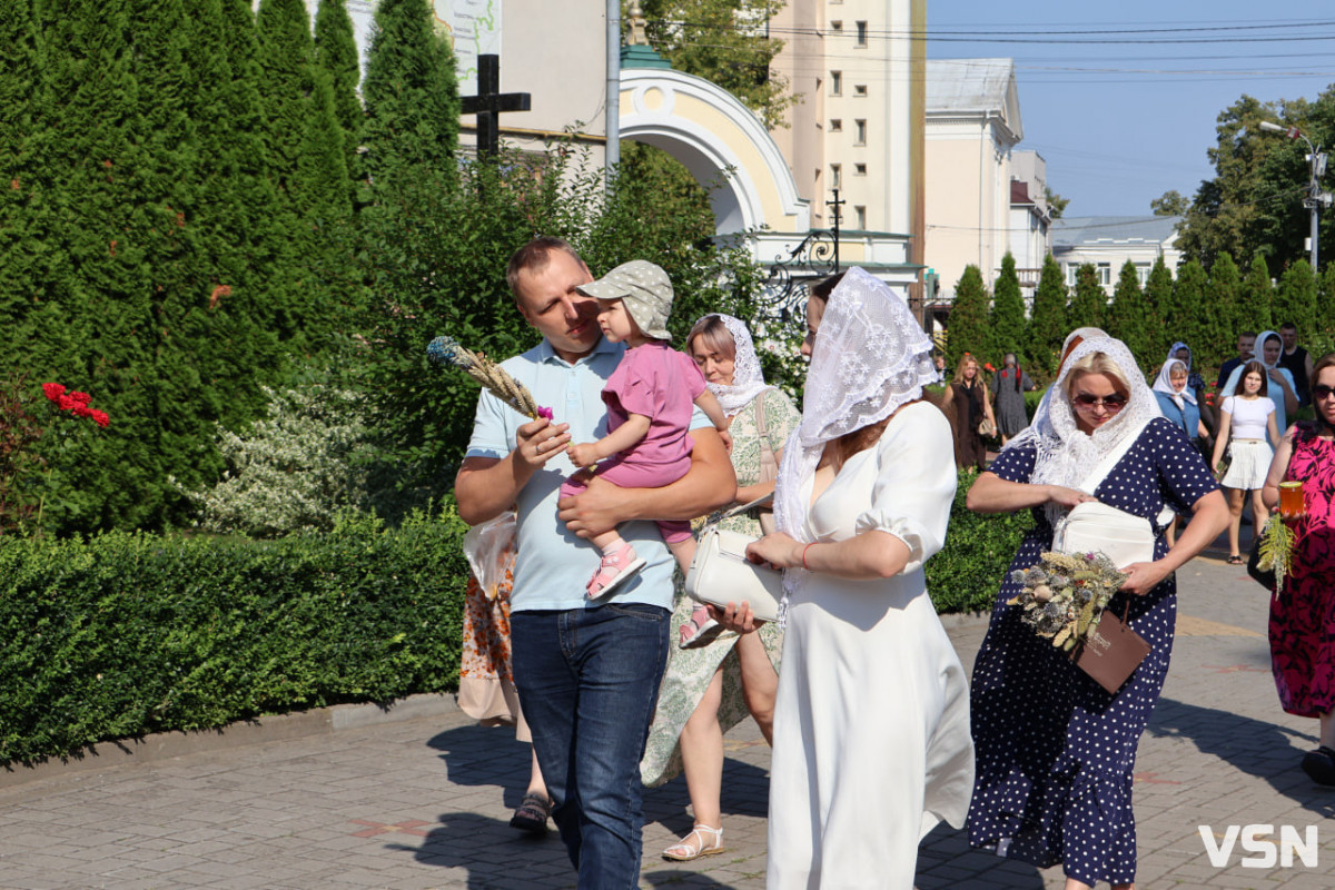 «Душа покликала до храму»: як лучани відзначили Медовий Спас