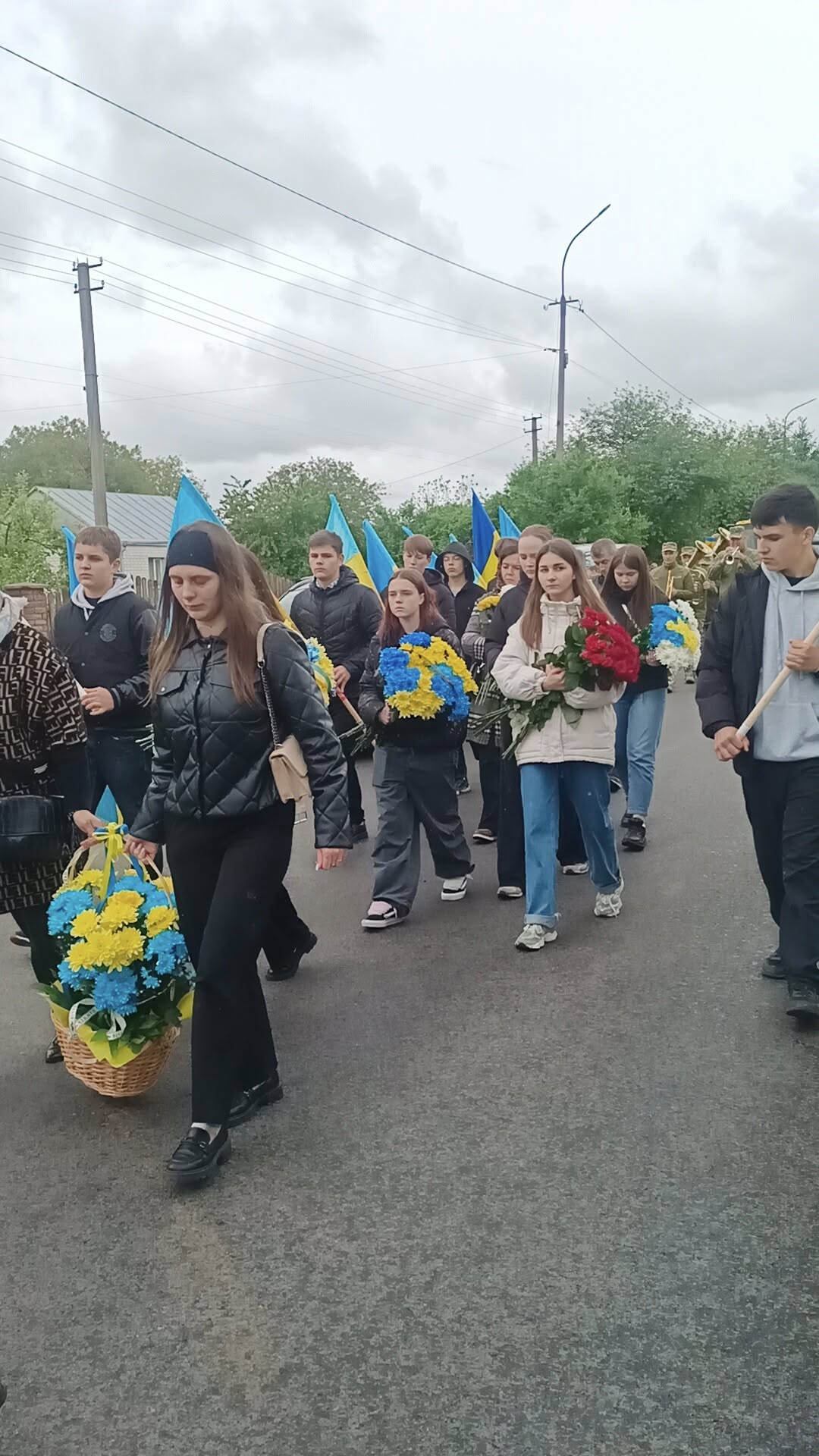 Без надійного плеча залишилися дружина, син та донька: на Волині попрощались з Героєм Павлом Плисюком