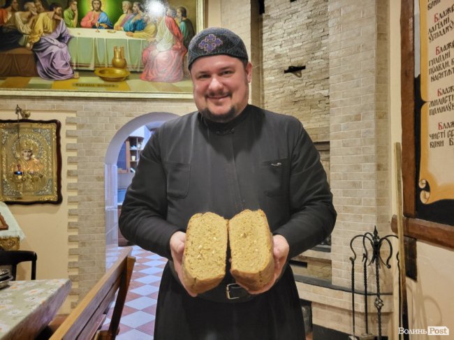 Наступного дня після 18-річчя написав заяву на постриг: намісник монастиря у Луцьку більше десятка років пече хліб. Фото