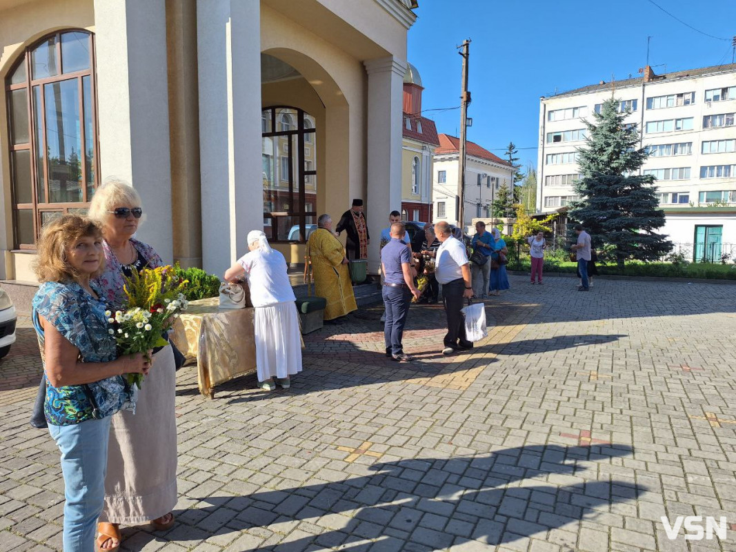 Що святять на Маковія у Луцьку. Фоторепортаж