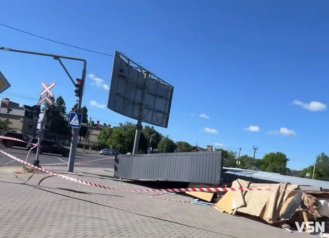 У Луцьку на Набережній знесли магазин будівельних товарів: що відомо