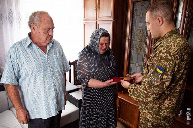 На Волині родинам загиблих нацгвардійців передали державні нагороди